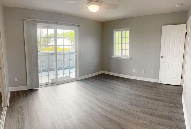 Building Photo - La Mesa Four-Plex Townhouse with Decks & G...