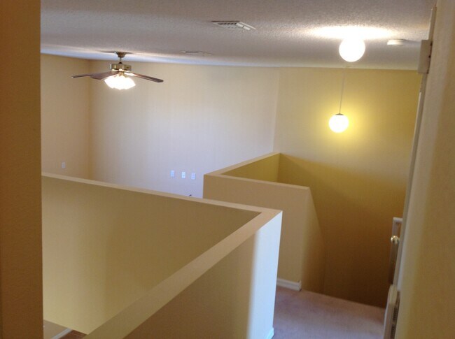 Building Photo - Spacious 4 Bed home in Wetherbee Lakes Estates !!