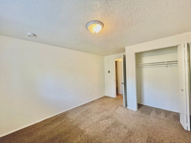 Building Photo - 10th2354 (MK-KS)