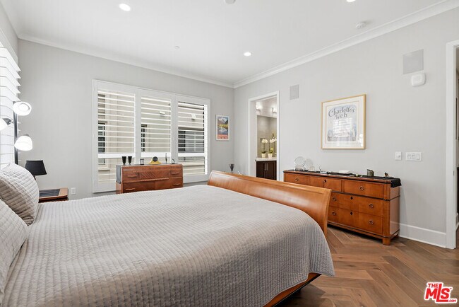 Building Photo - 12775 Bluff Creek Dr