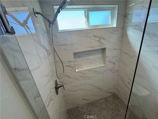 Building Photo - 9872 Kings Canyon Dr