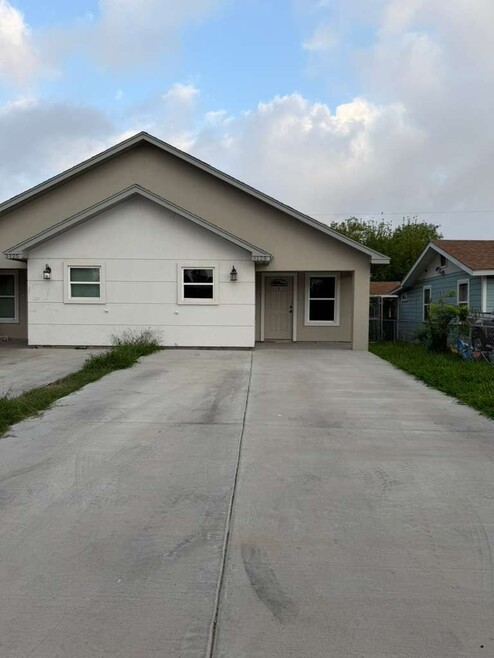 Building Photo - 3125 E 22nd St