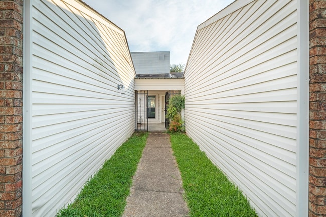 Building Photo - 106 Westchester St