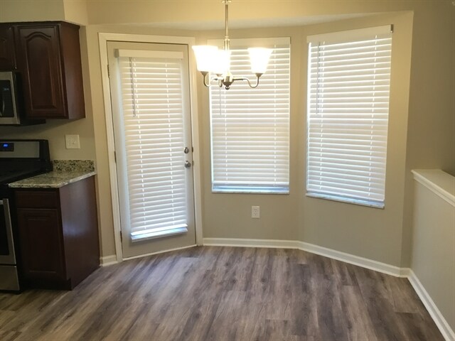 Building Photo - 80 Simsbury Ct