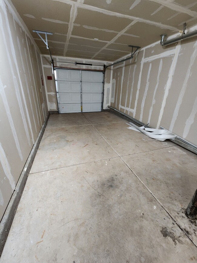 Building Photo - 151 Amberidge Dr