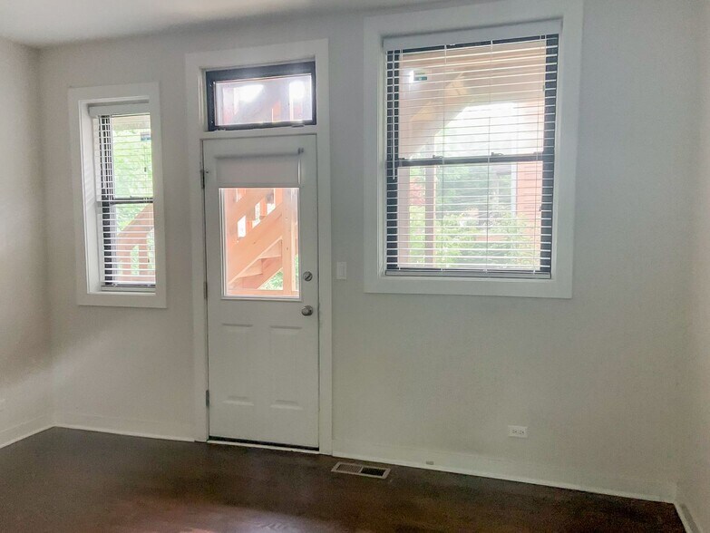 Building Photo - 1601 W Belle Plaine Ave