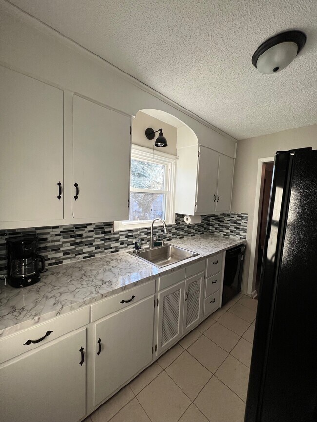 Kitchen - 1101 Pomeroy St