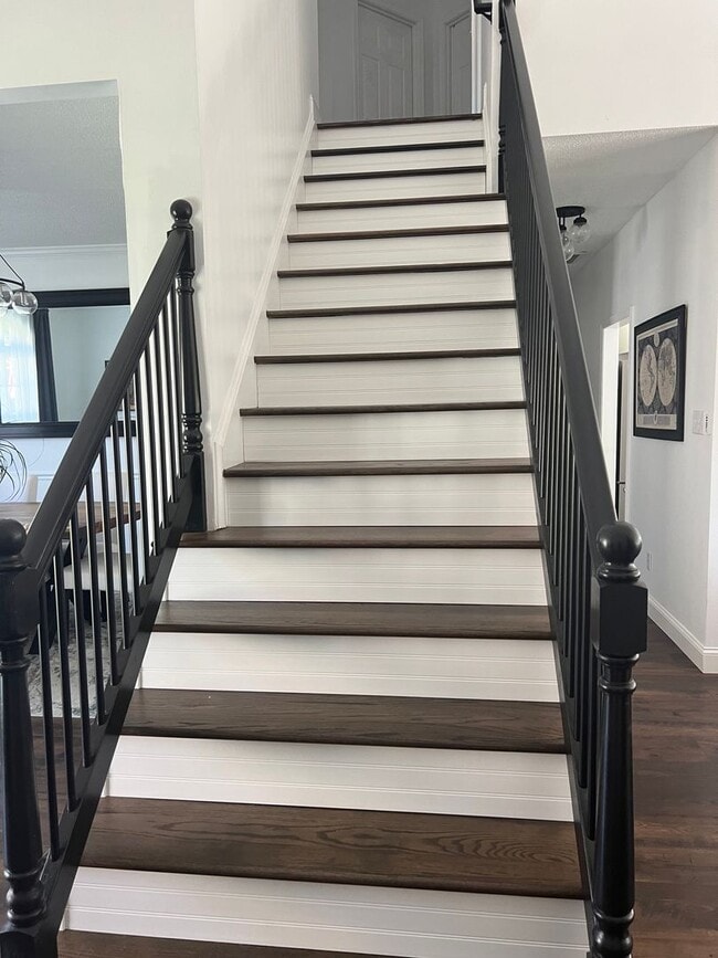Building Photo - 4BD/2.5BA Gorgeous Home with Fence Backyar...