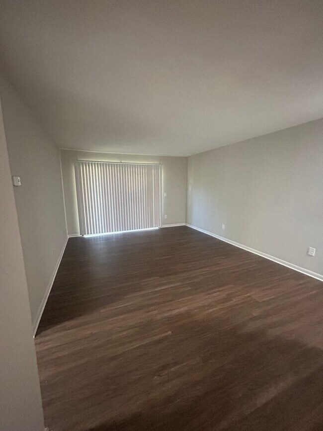 Building Photo - 306 Orchard Trace Ln
