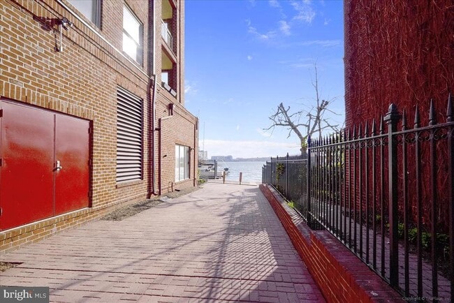 Building Photo - 960 Fell St
