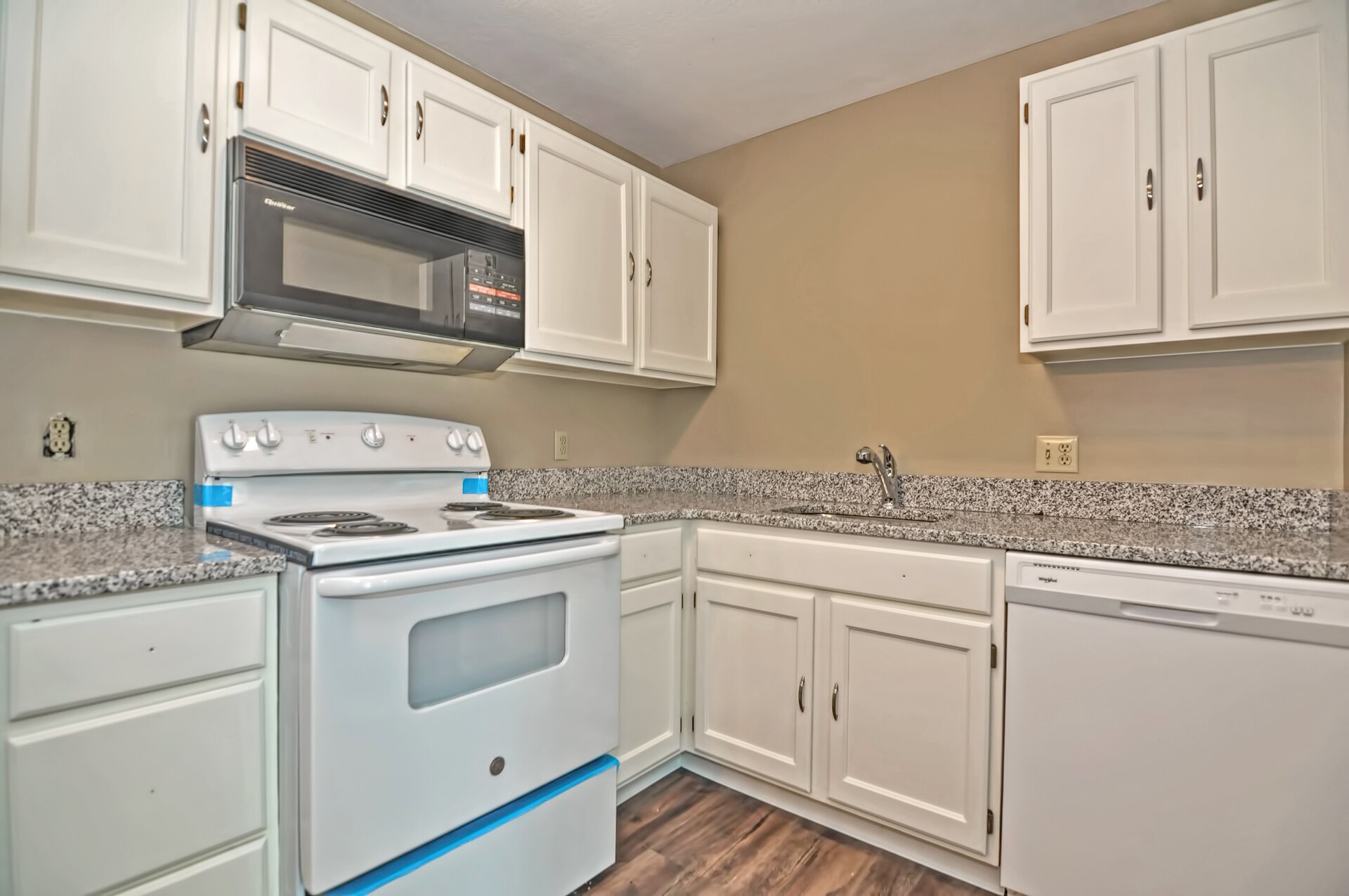 Building Photo - 1 Bristol Court Unit 3