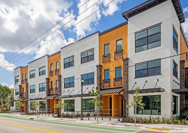 Building Photo - 1405 N Dixie Hwy
