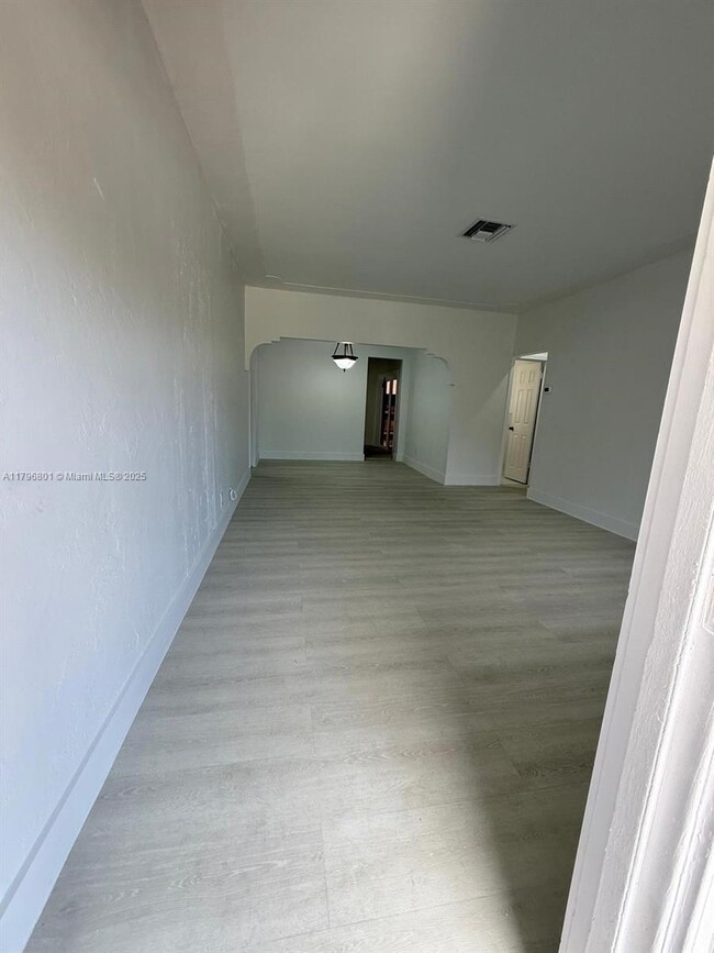 Building Photo - 2895 SW 32nd Ct