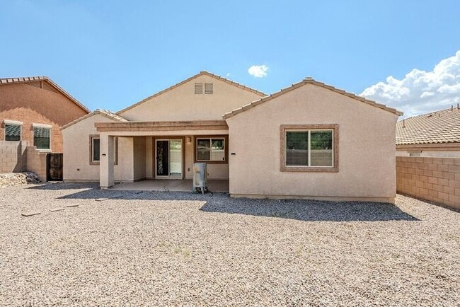 Building Photo - Bright & Airy 4-Bedroom in Willow Ridge Co...