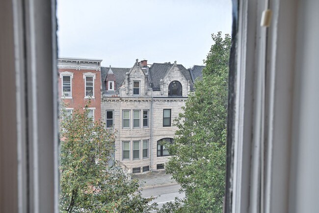 Building Photo - 803 N 2nd St
