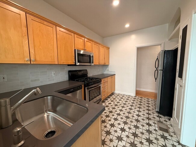 Kitchen - 1439 S Holt Ave