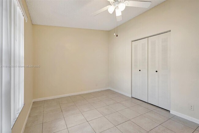 Building Photo - 5057 Forsythia St