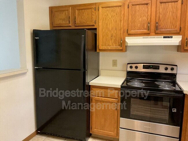 Building Photo - 4595 Burchdale St