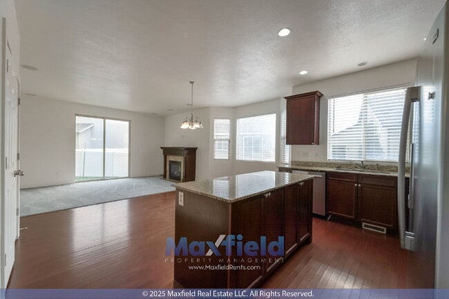 Building Photo - NEW CARPET - 6BD 4BTH 2GAR - Home in Lehi - 6 Month Lease available