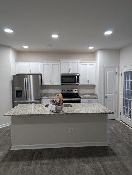 Building Photo - 5405 Henley Ridge Dr