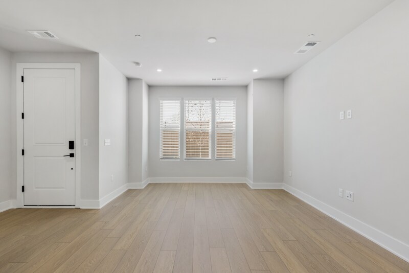 Building Photo - 814 42nd Ave N