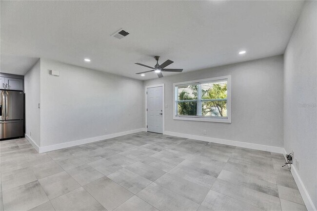 Building Photo - 1025 Apollo Beach Blvd