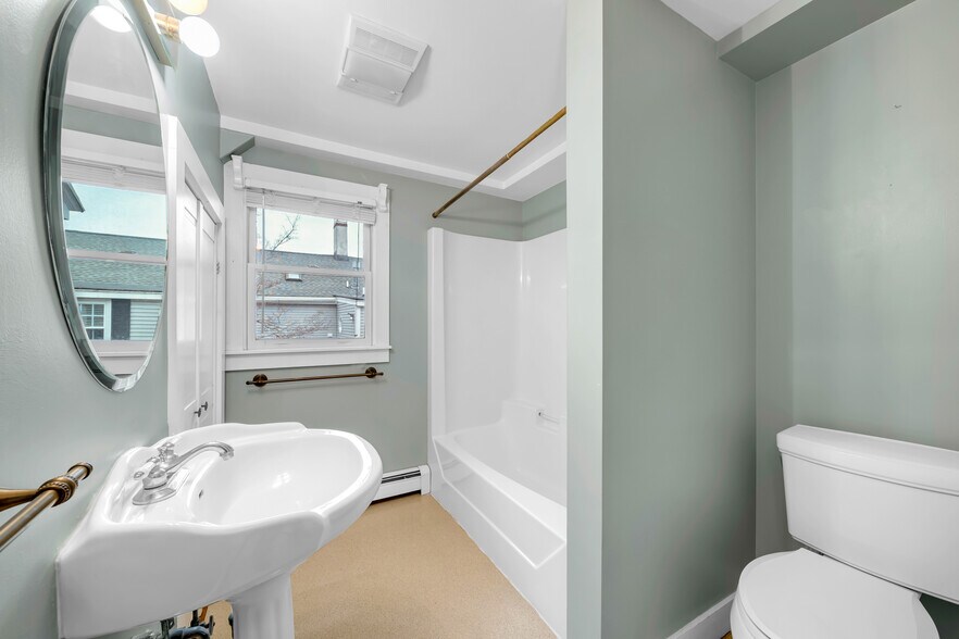 Building Photo - 4 Warren St