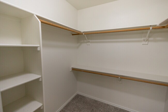 Building Photo - 164 S Silverwood Way