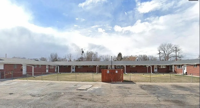 Building Photo - Beautiful 1 Bed Apartment with Reserved Parking Spots