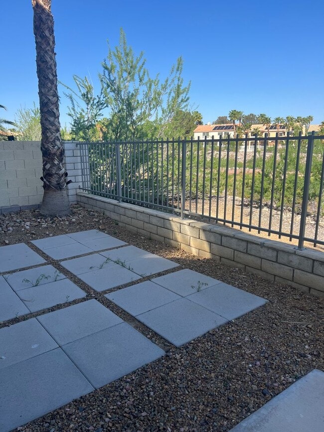 Building Photo - Renovated Green Valley Gated Home