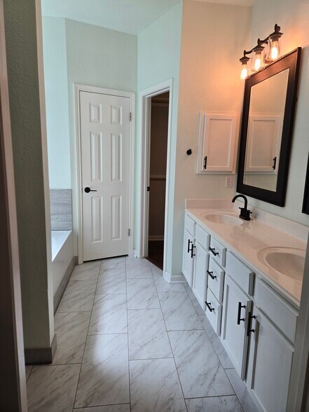 Double vanity - 1803 Baranco Way