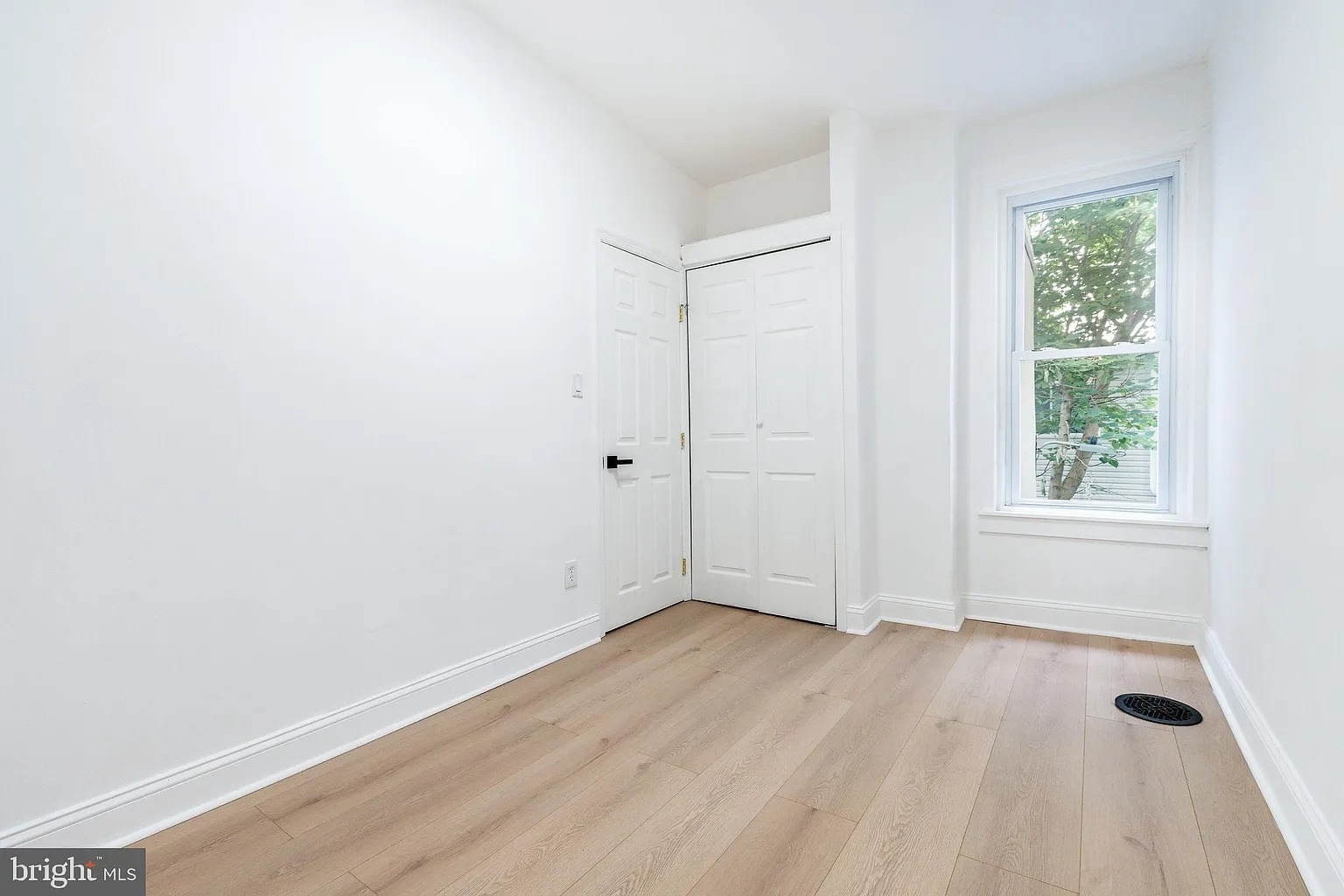 Building Photo - 2133 Latona St