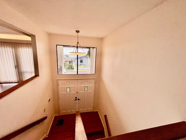 Building Photo - Royal Summit–4BD/3BA/Garage – Aiea