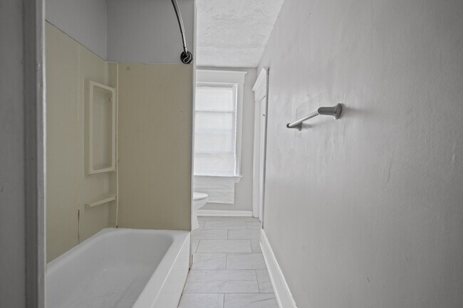 Building Photo - 456 Broadway