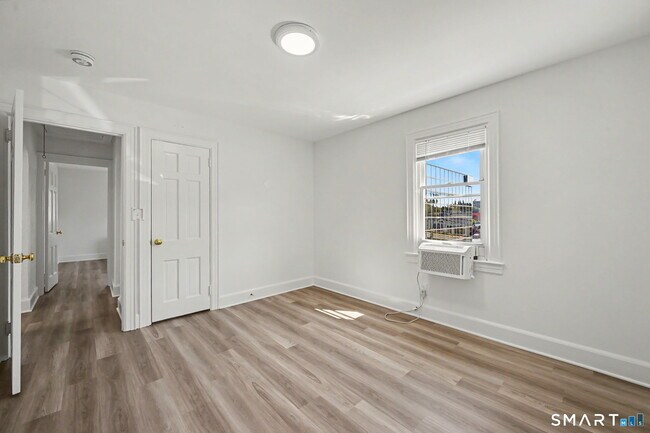 Building Photo - 15 Whitmore Ln