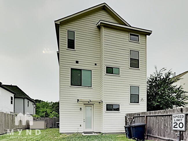 Building Photo - 9062 Laverne Cres