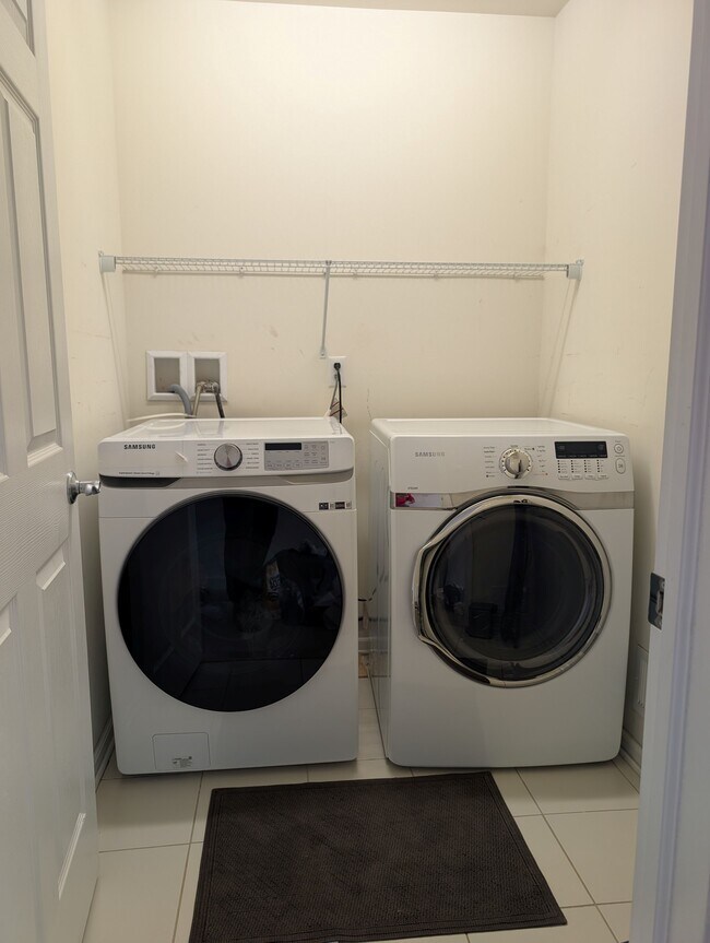 Building Photo - 60 Andrews Way