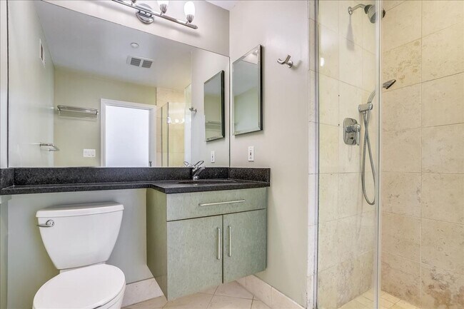 Building Photo - Updated townhome in popular Paper Mill Cou...