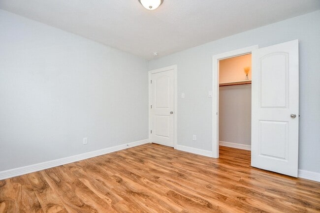 Building Photo - 707 Thistlewood Dr