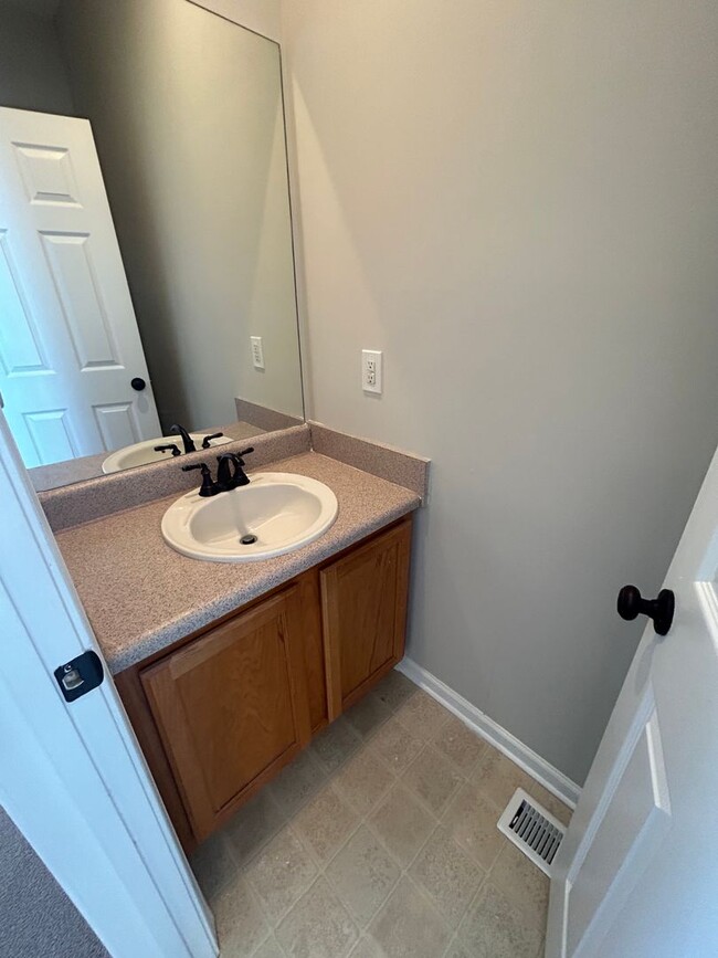 Building Photo - 2/2.5 Townhome in Cartersville- $1395