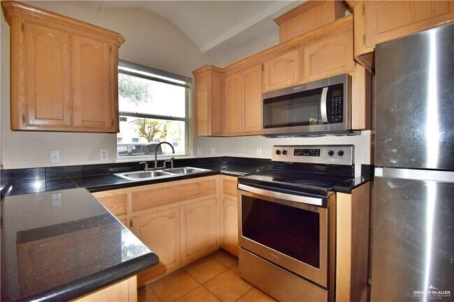 Building Photo - 14 Douglas