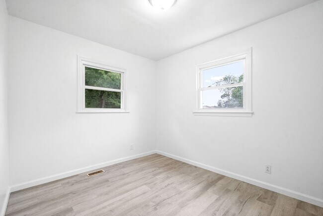 Building Photo - 1953 Batts Ln