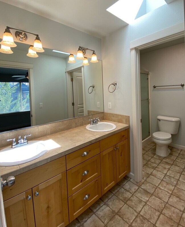 Building Photo - 3-BR Craftsman Home in SE Bend