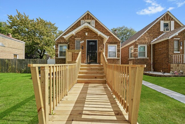 Building Photo - 14213 S Dearborn St