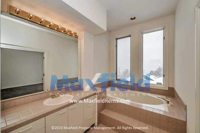 Building Photo - Avenues - 3 Bedroom 3 Bath Townhome with amazing southern views