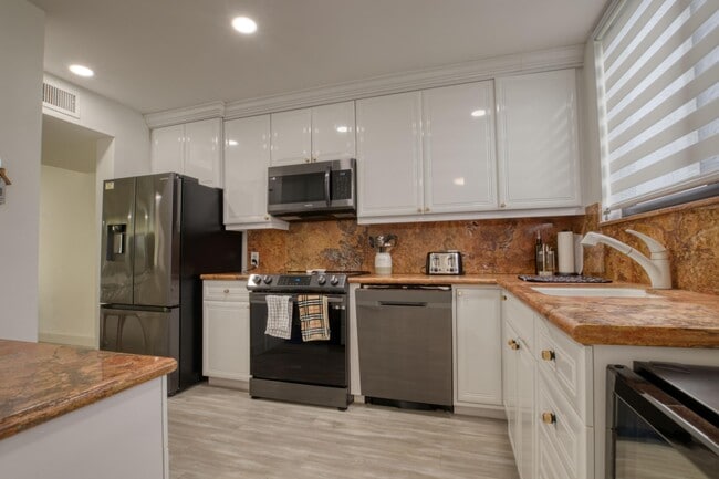 Building Photo - 4246 Deste Ct