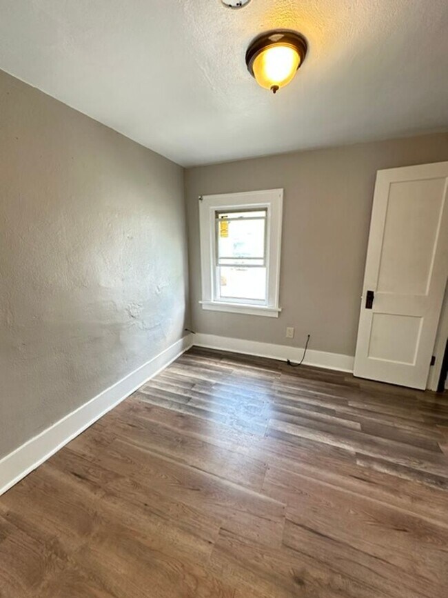 Building Photo - 1007 Brownell Ave