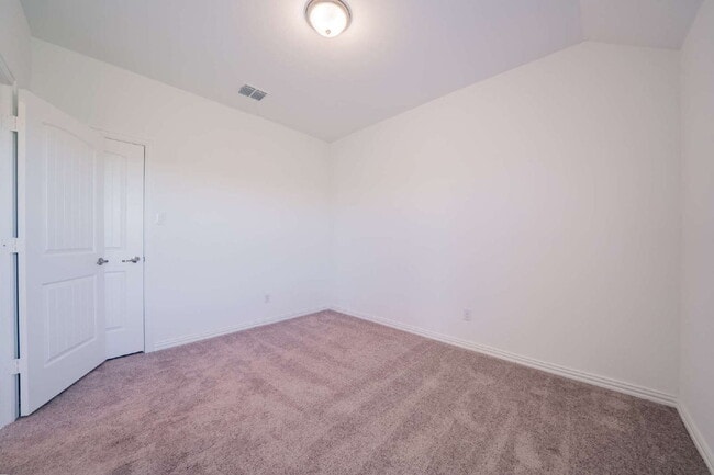 Building Photo - Welcome home to you new 3 bed 2 bath locat...