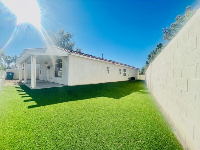 Building Photo - Stunning Single Story, 3 Home with Open Floor Plan on Cul-de-sac