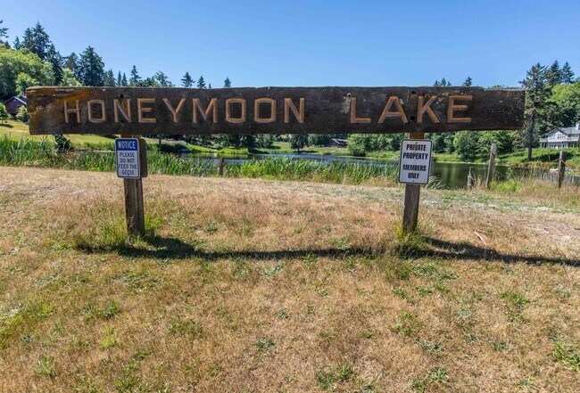 Building Photo - Lovely Home and Property Located on Honeymoon Lake!